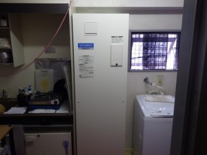 名古屋市中川区Z様邸　電気温水器取替工事（電気温水器） 搬入